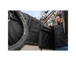 Kuat Vehicle Bike Racks|Huk Curved Tailgate Pad (Black) (L)