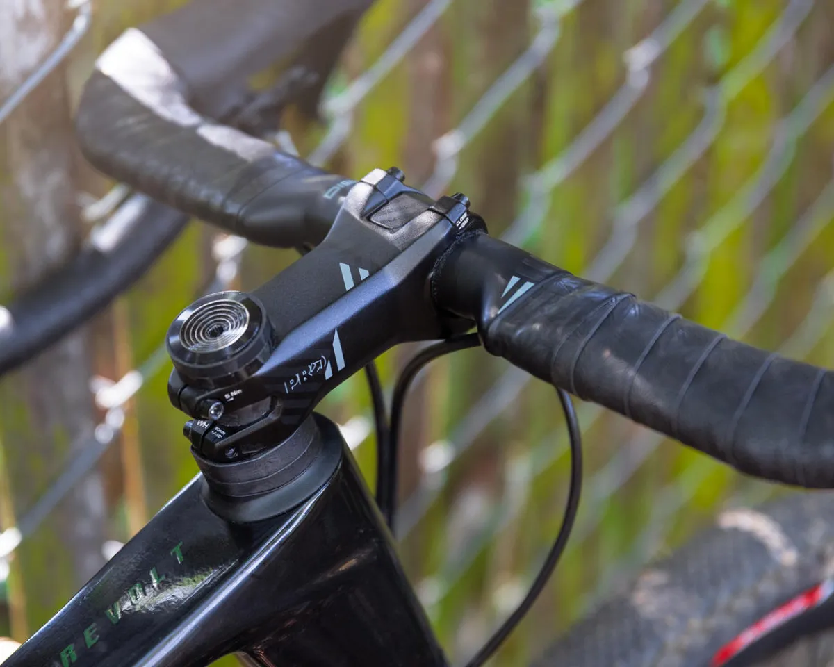 PRO Handlebars|Discover Aero Carbon Gravel Handlebar (Black) (31.8mm) (Carbon) (40cm) (12° Flare)